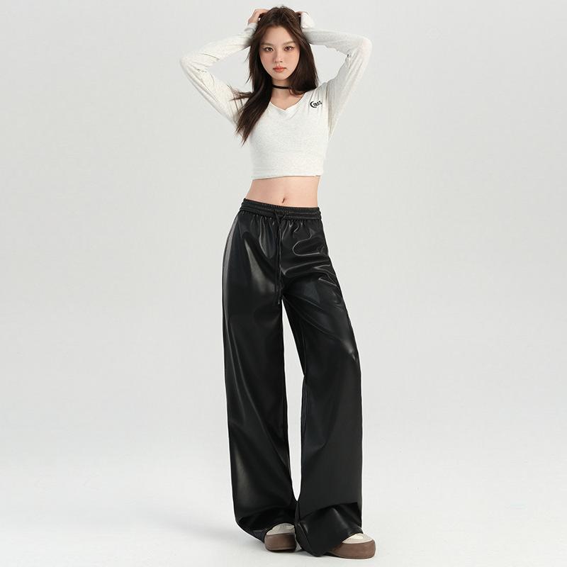 Pantalons |  Le pantalon large taille cordon effet cuir souple Pantalons Femme