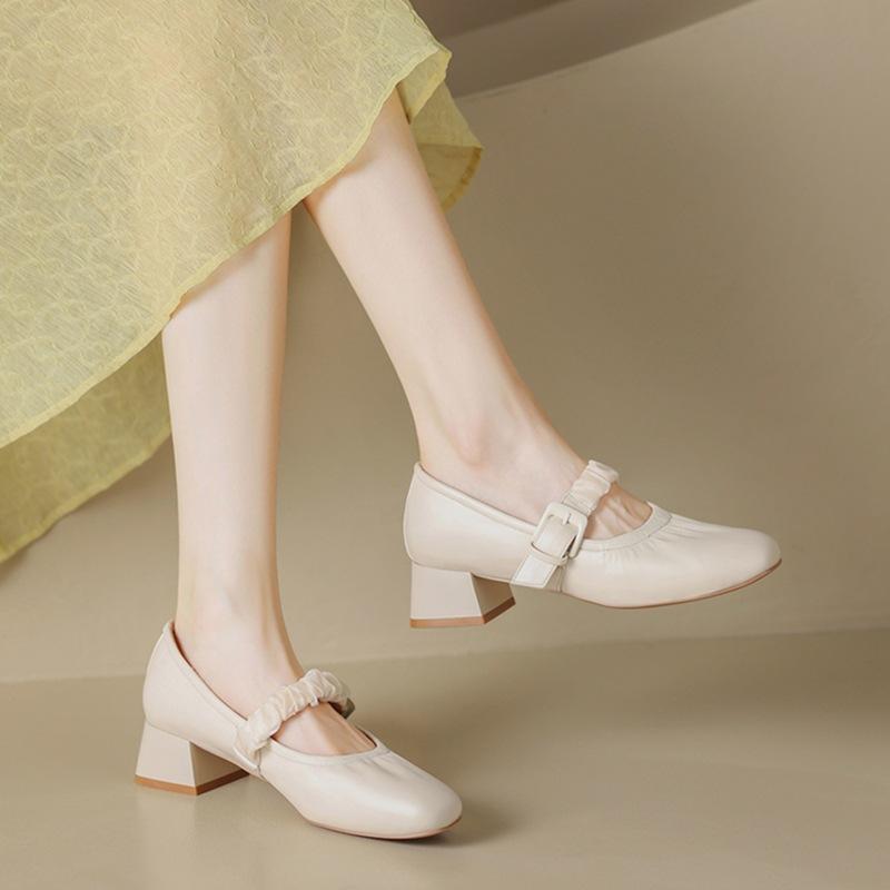 Talons plats et moyens |  La ballerine plissée bride élastique Avery Femme Chaussures Femme